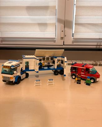 LEGO Camion Polizia e Furgone Pompieri con 6 Omini