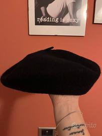 Cappello nero alla francese