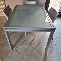 tavolo allungabile in vetro con sedie