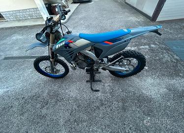 TM 300 2t 2026