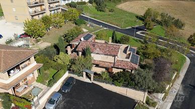 VILLA SINGOLA A MONTEGIORGIO