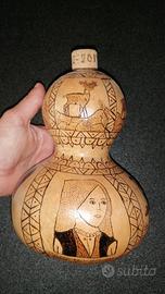 Soprammobile di artigianato sardo inciso a mano