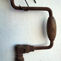 antico trapano a mano 