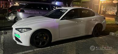 ALFA GIULIA 2.2 AT8 DIESEL