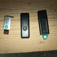 tre chiavette USB 4 GB 4 GB e 64 gb