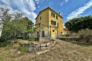 CASA SEMINDIPENDENTE A GUALDO TADINO