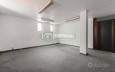 LOCALE AD USO UFFICIO DI AMPIA METRATURA