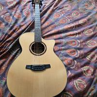 chitarra acustica amplificata