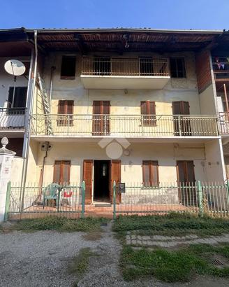 CASA SEMINDIPENDENTE A CARAVINO