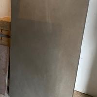 Pannello lastra gress porcellato usato per tavolo