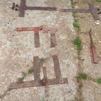 Ferramenta per portone in legno