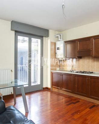 2 LOCALI CON TERRAZZO