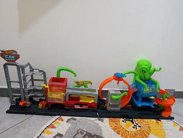 Pista hotwheels polipo con macchina cambia colore
