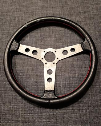 Volante sportivo Hellebore 33 per Fiat e Mini