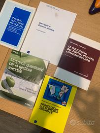 Testi  universitari economia