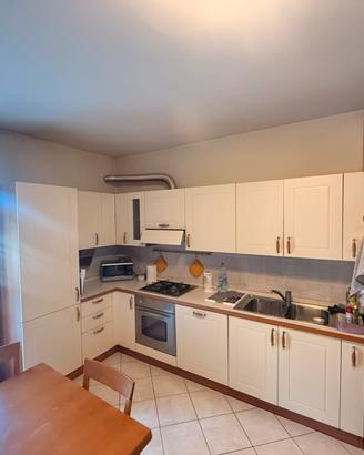 Cucina angolare completa di elettrodomestici