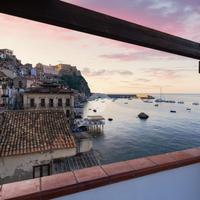 CASA SEMINDIPENDENTE A SCILLA
