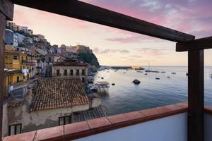 CASA SEMINDIPENDENTE A SCILLA