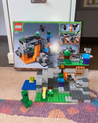 LEGO Minecraft 21141 La Caverna dello Zombie