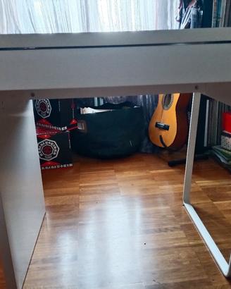 scrivania IKEA MICKE 
