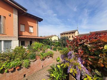 Porzione di bifamiliare con giardino