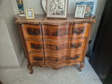 mobile a cassettone e comodino 