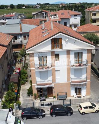 APPARTAMENTO CON 3 CAMERE E VISTA MARE IN ZONA COR