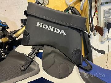 Borsa da serbatoio originale Honda 4,5 litri - Accessori Moto In vendita a  Lecco