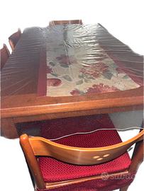 Tavolo con sei sedie