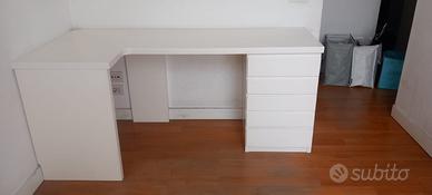 Scrivania su misura con cassetti