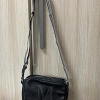 Borsa carpisa ecopelle nera e tracolla chevron