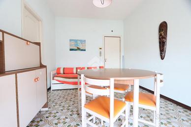 2 LOCALI A ALBA ADRIATICA