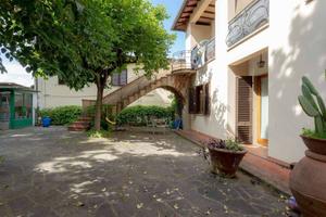 Villa di 418 m² con più di 5 locali a Signa