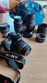 fotocamera Sony alpha 380 con obiettivi e tracolla