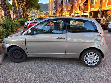 Lancia y 1.2 del 2010 incidentata TRATTABILE