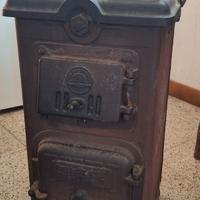 Stufa d'epoca in ghisa