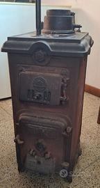 Stufa d'epoca in ghisa