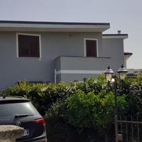 Villa singola con piscina in parco