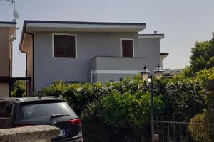 Villa singola con piscina in parco