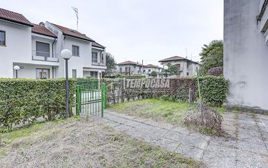 GALLARATE - SCIARE': VILLETTA A SCHIERA CON GIARDI