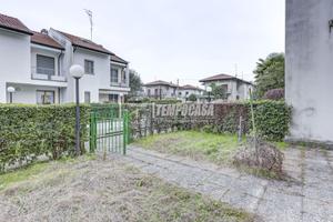 GALLARATE - SCIARE': VILLETTA A SCHIERA CON GIARDI