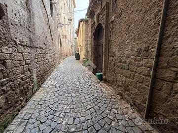 4 LOCALI A GENAZZANO