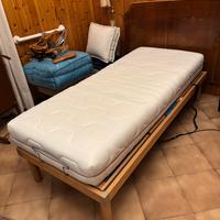 Letto singolo motorizzato + materasso Pirelli