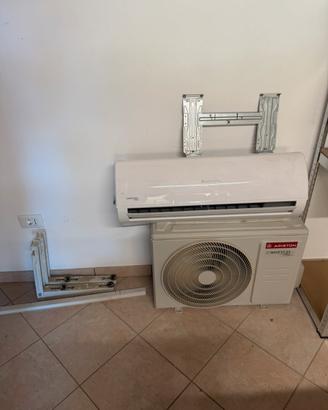 Climatizzatore Ariston inverter R32 completo