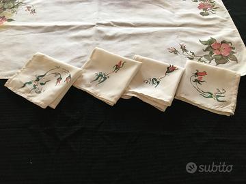 tovaglietta da thè dipinto a mano con tovaglioli
