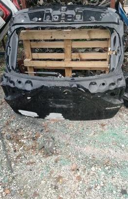 MASERATI LEVANTE PORTELLONE NUDO