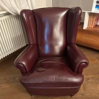 Poltrona Frau in Pelle Bordeaux con Pouf