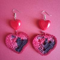 orecchini realizzati a uncinetto cuori 