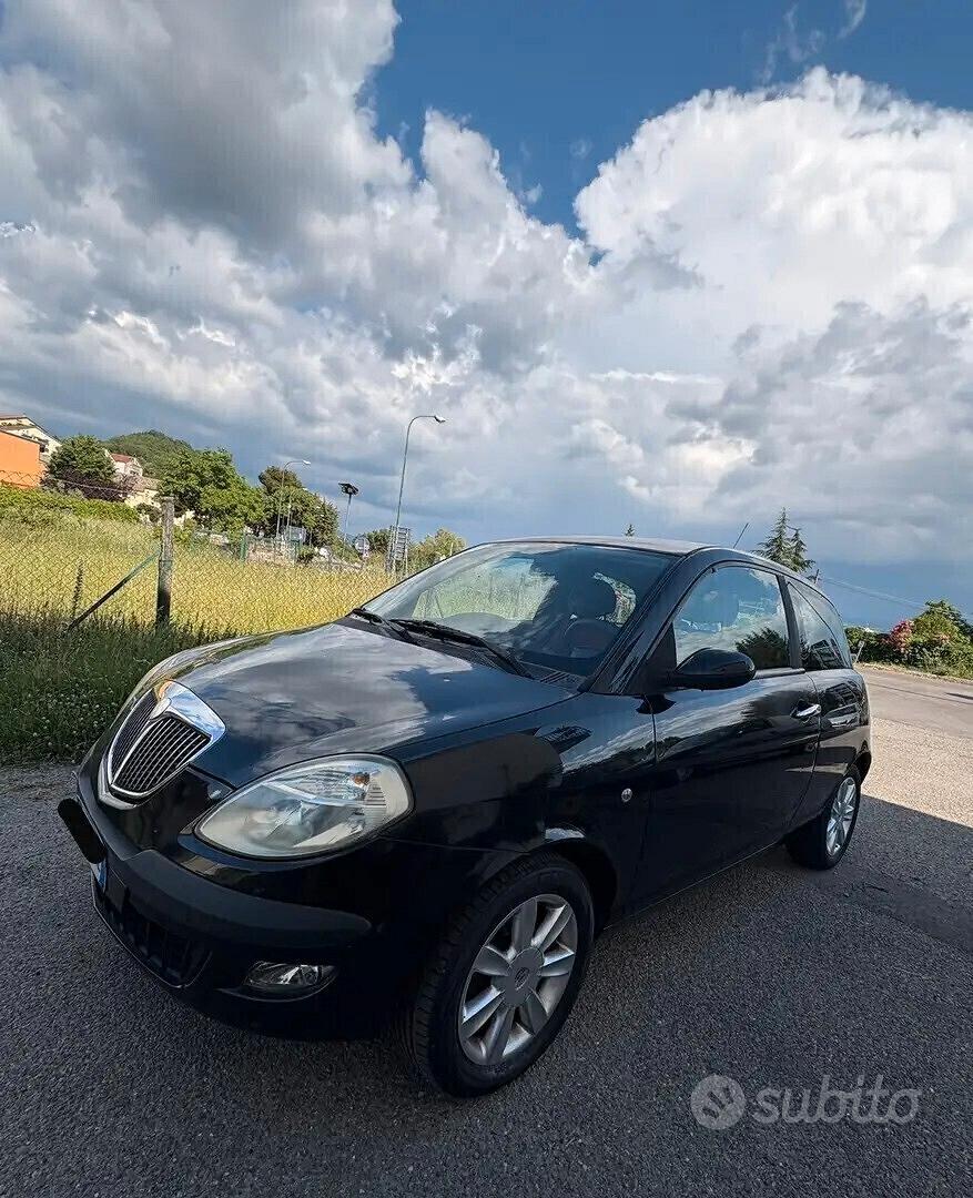 Lancia Ypsilon