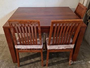 tavolo in legno allungabile con sedie